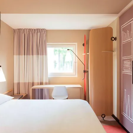 Ibis Budget Caen Porte De Bretagne Отель