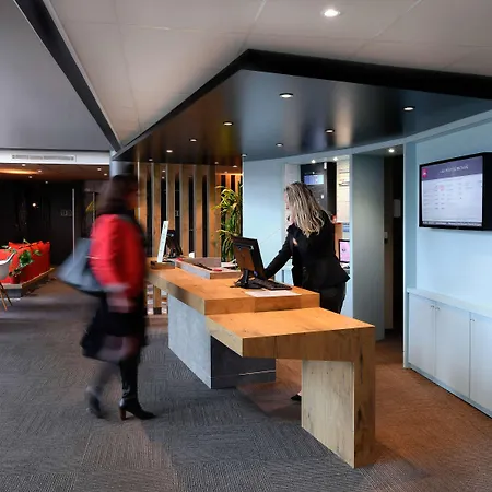 卡昂布雷塔格尼宜必思快捷酒店 2*