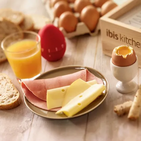 卡昂布雷塔格尼宜必思快捷酒店