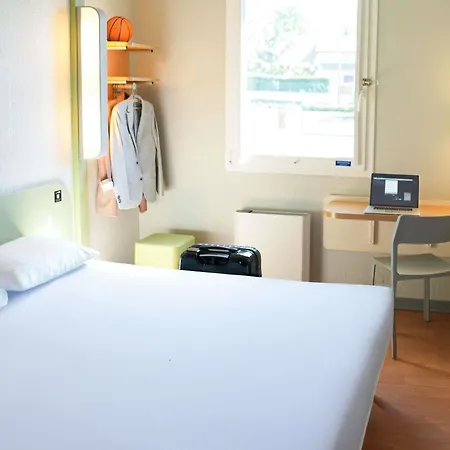 Ibis Budget Caen Porte De Bretagne Hotel 2*