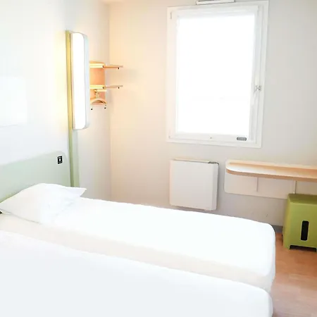 卡昂布雷塔格尼宜必思快捷酒店 酒店 奥登河畔的布雷特维尔