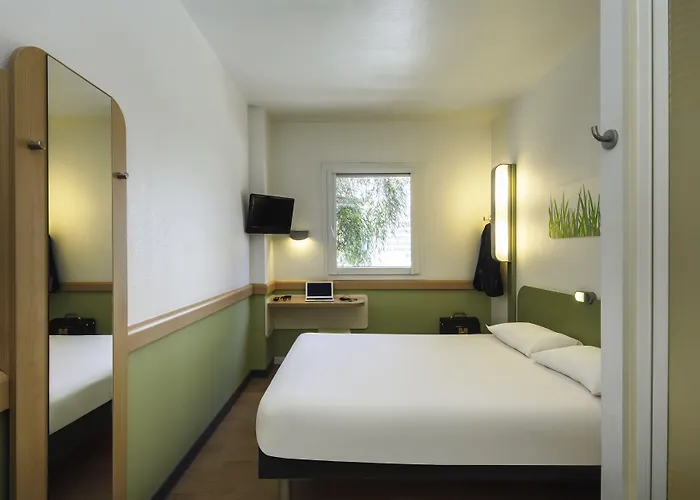 Ibis Budget Caen Porte De Bretagne Отель